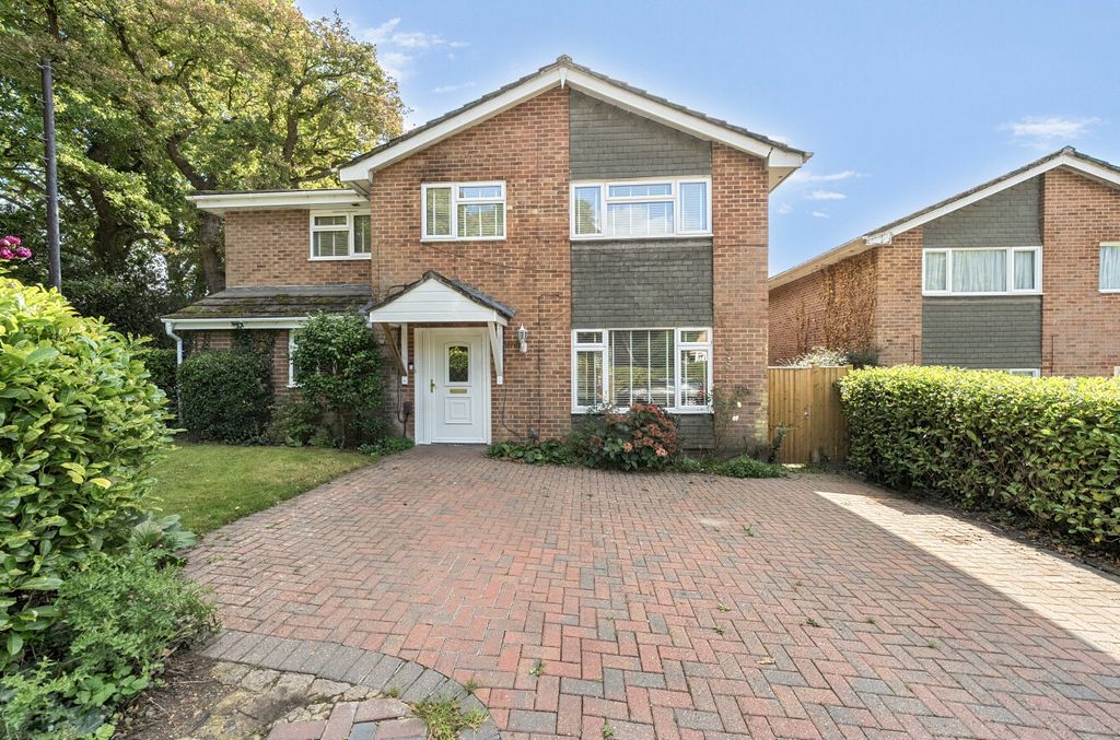 Property photo 1 of 17 1358153-29-68d158...