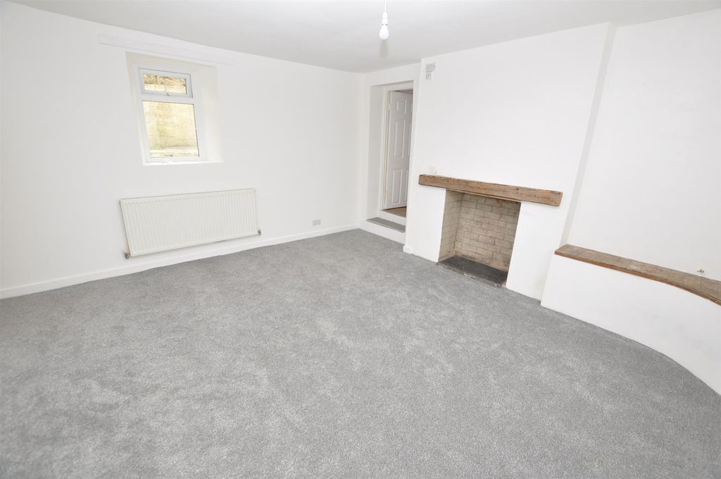 Property photo 1 of 12 Lounge