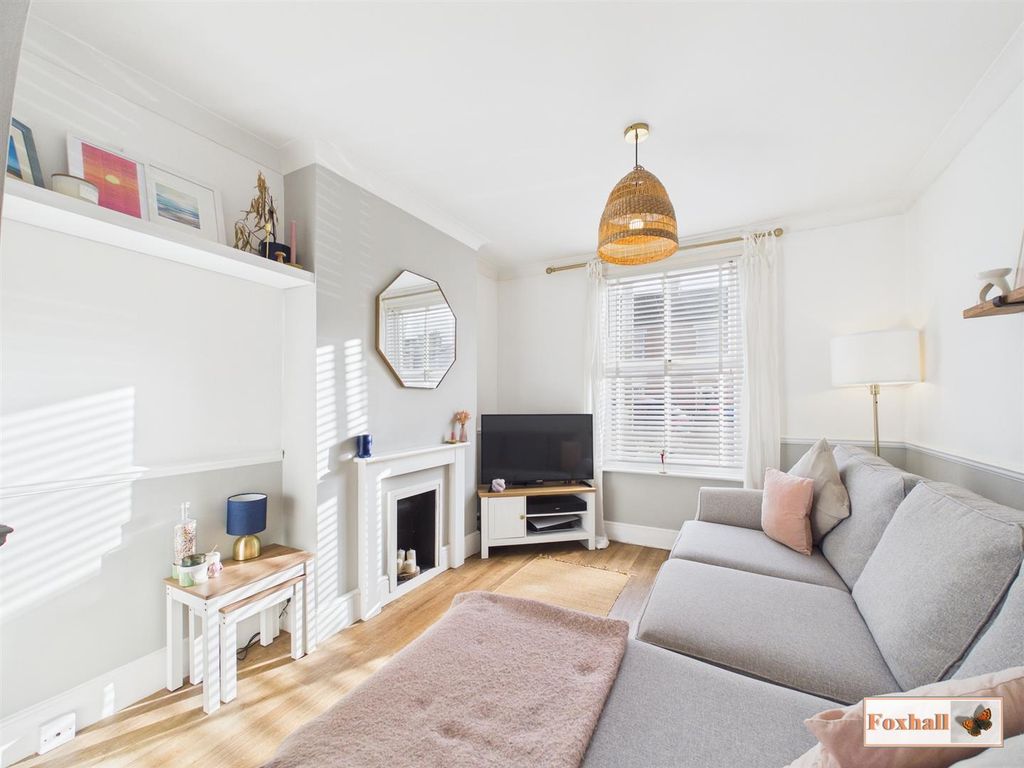 Property photo 3 of 21 Lounge