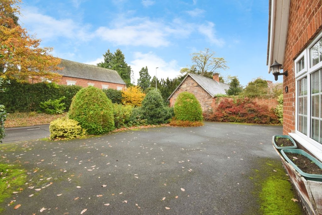 Property photo 3 of 17 Photo