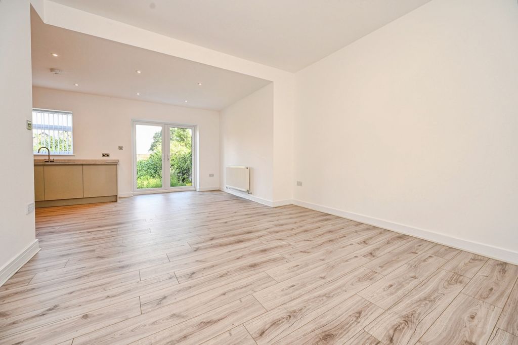 Property photo 3 of 14 Pbox-Img.Jpg