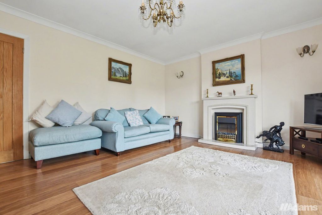 Property photo 2 of 33