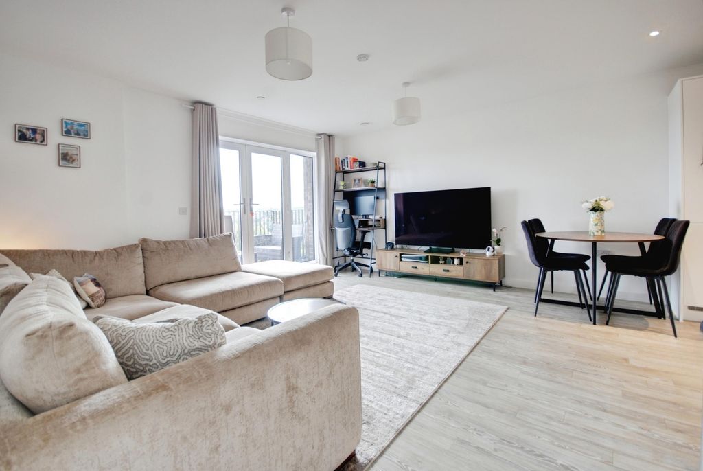 Property photo 2 of 8 Pbox-Living_Room-329504.Jpg
