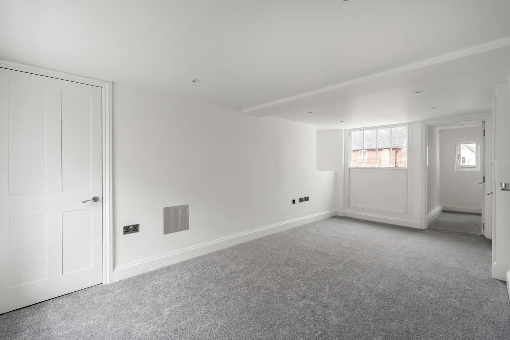 Property photo 3 of 11 Flat-1-53-High-St-4.Jpg