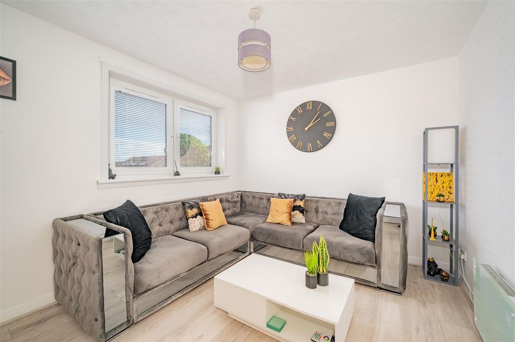 Property photo 2 of 11 40 Chirnside Place Dundee-1.Jpg