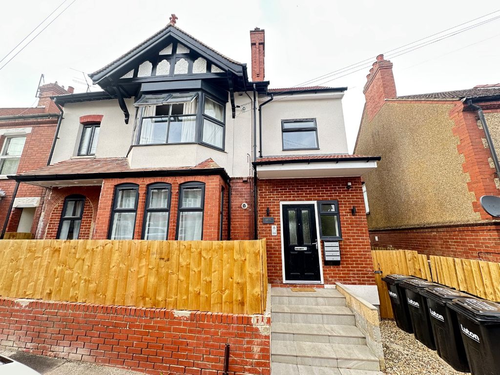 Property photo 1 of 10 5206570