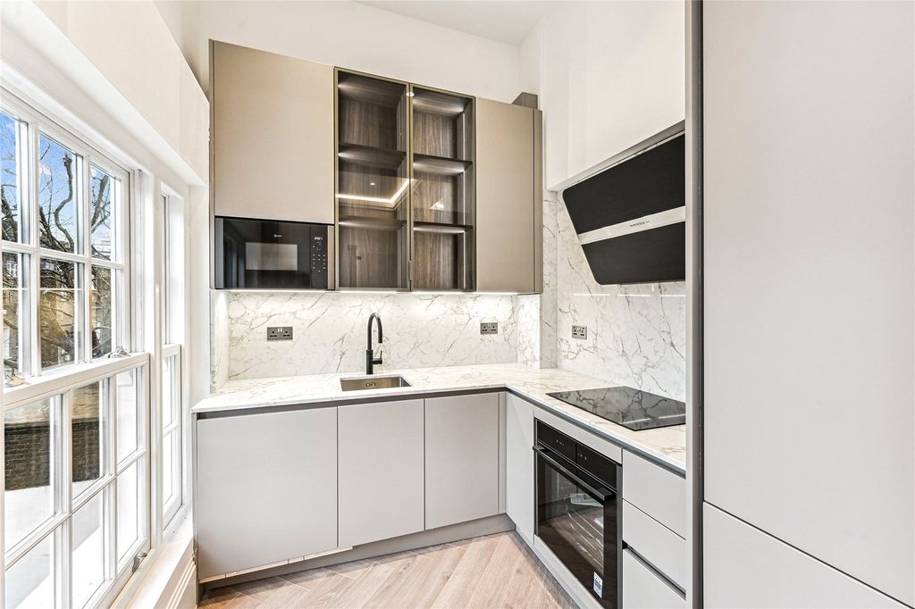 Property photo 3 of 11 Picture No. 10