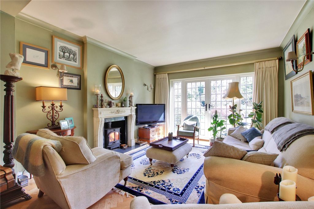 Property photo 3 of 16 Sitting Room