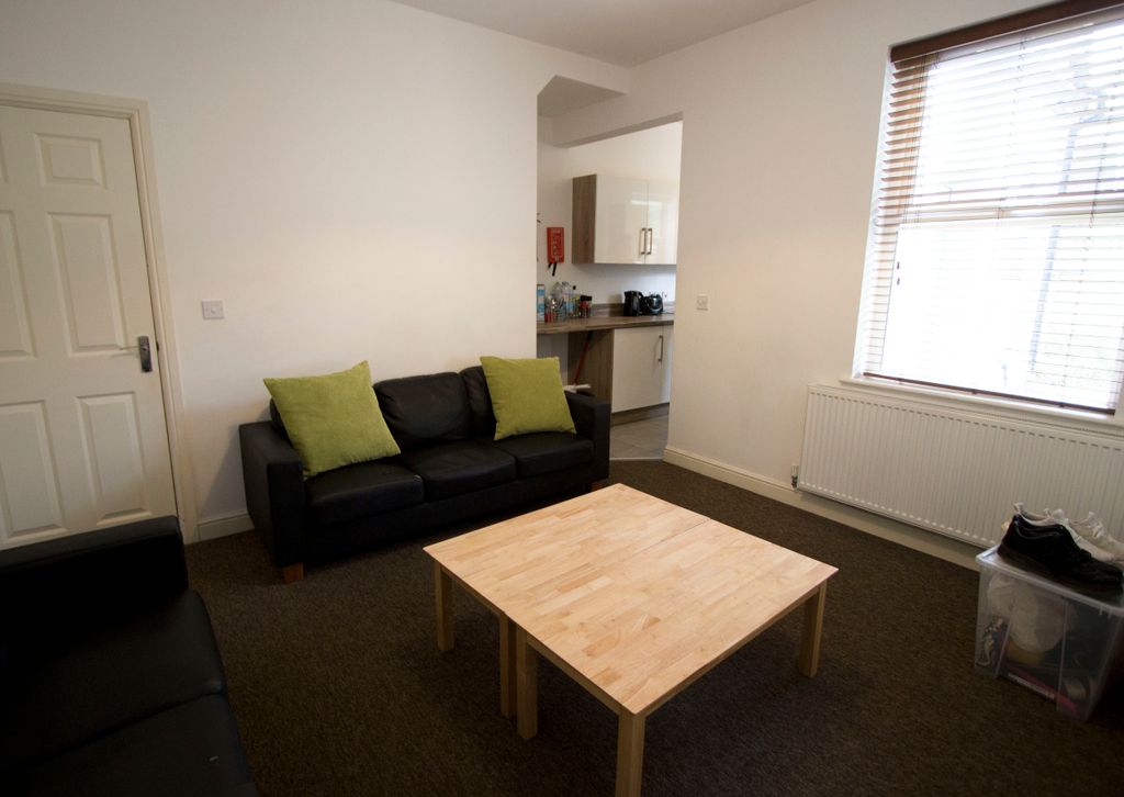 Property photo 1 of 9 Living Room