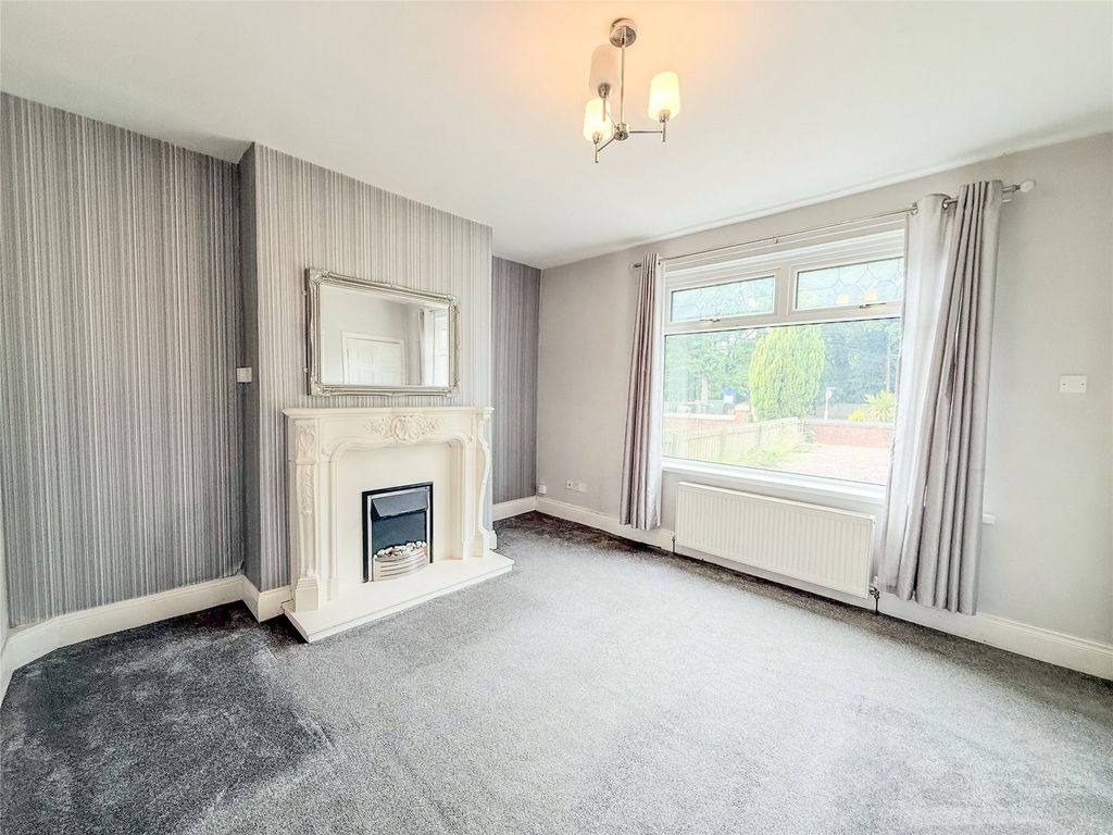 Property photo 3 of 12 Lounge