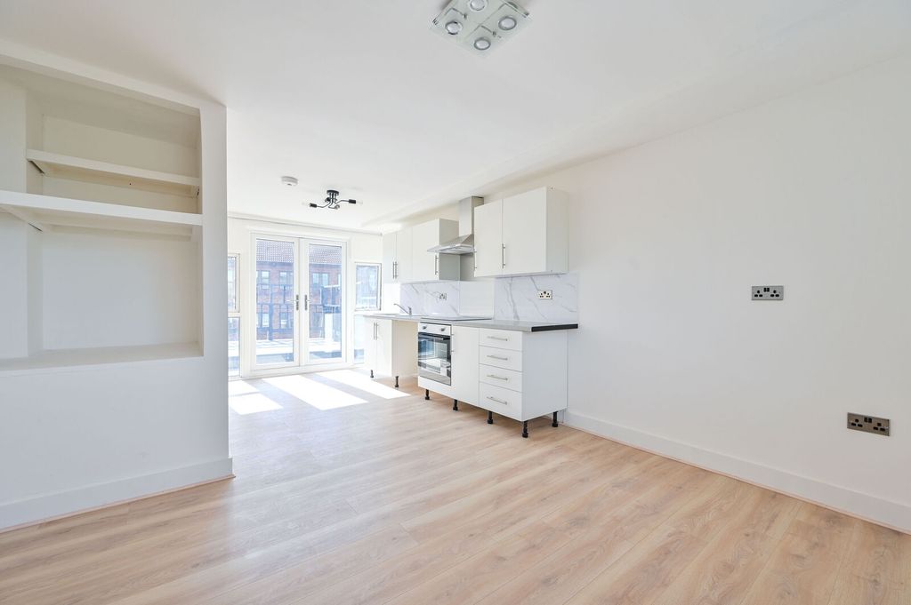 Property photo 3 of 11