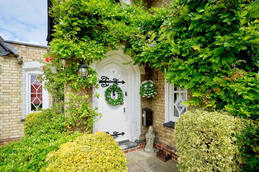 Property photo 2 of 24