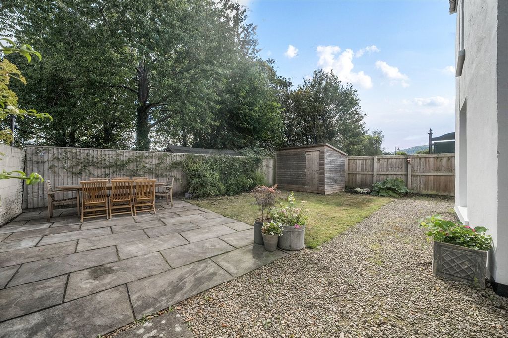 Property photo 2 of 27 Picture No. 23