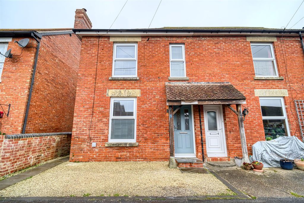 Property photo 1 of 10 Front