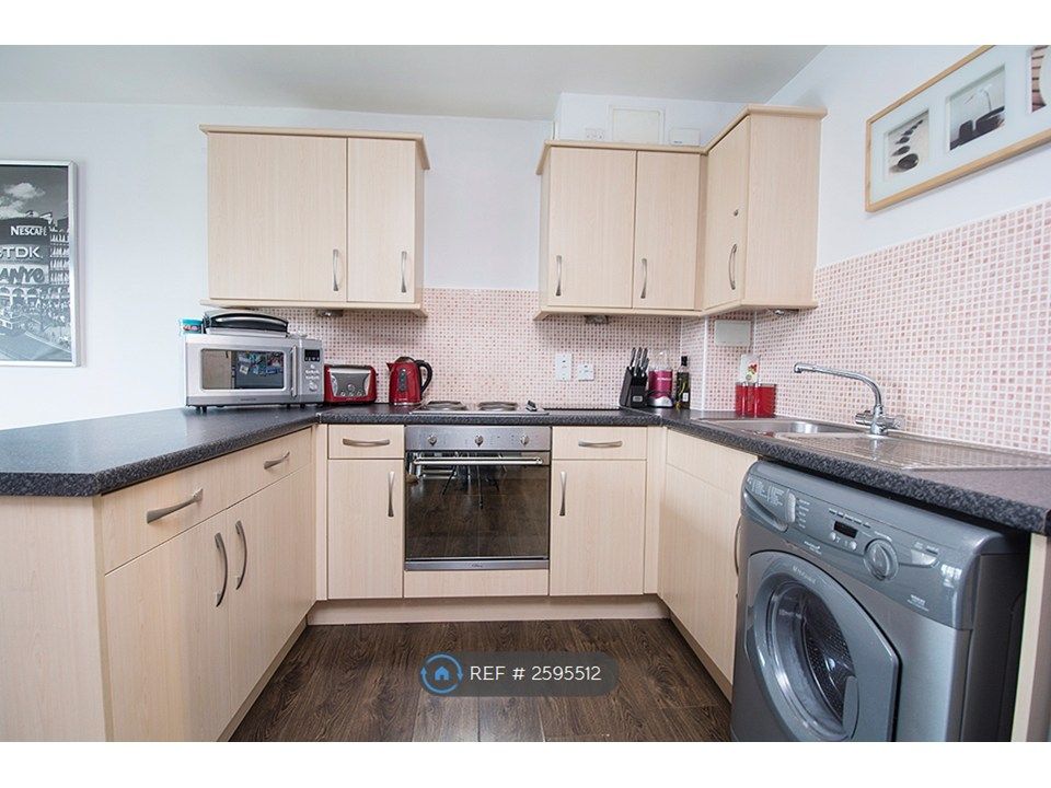 Property photo 3 of 8 Kitchen