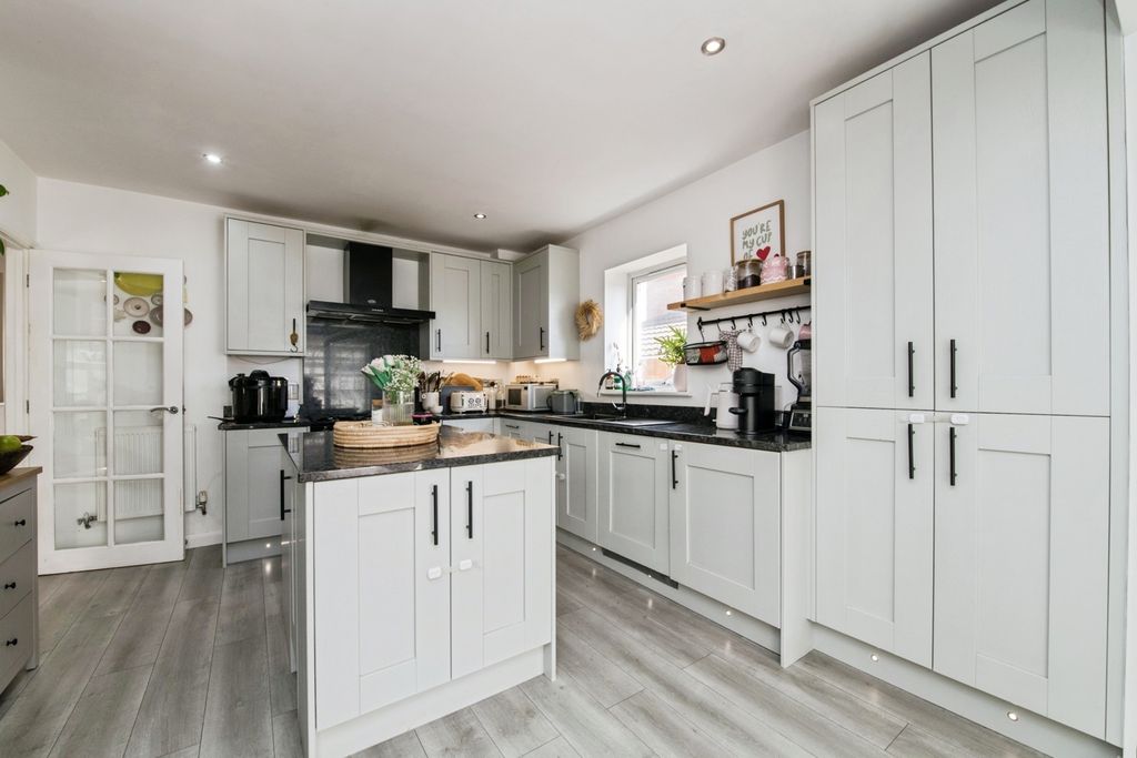 Property photo 2 of 27 Pbox-Img.Jpg