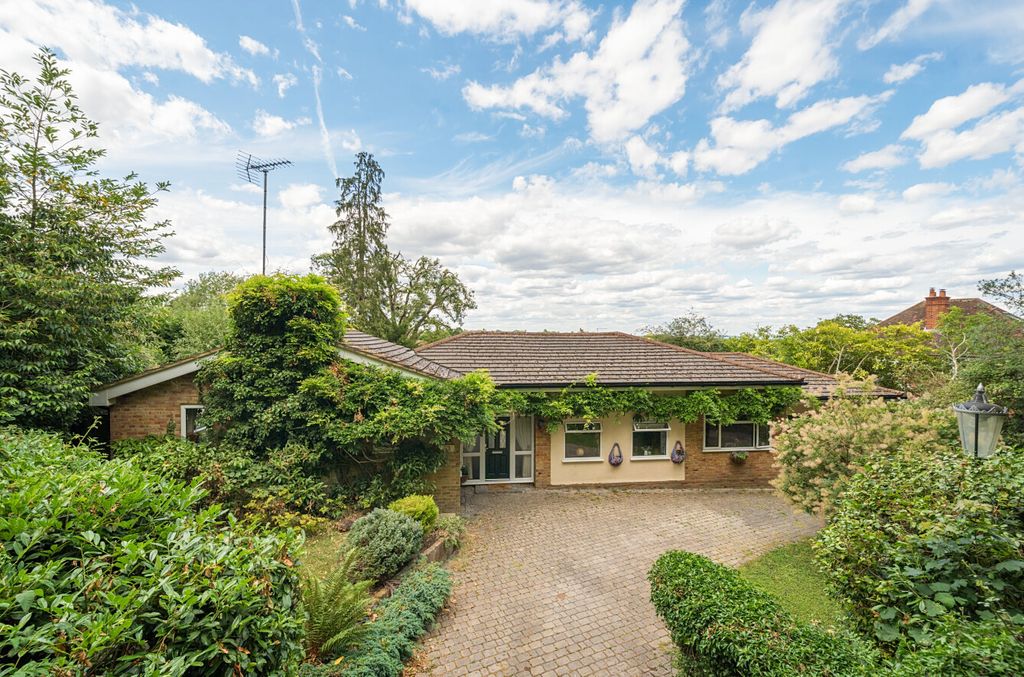 Property photo 1 of 28 1313636-1-6866902...