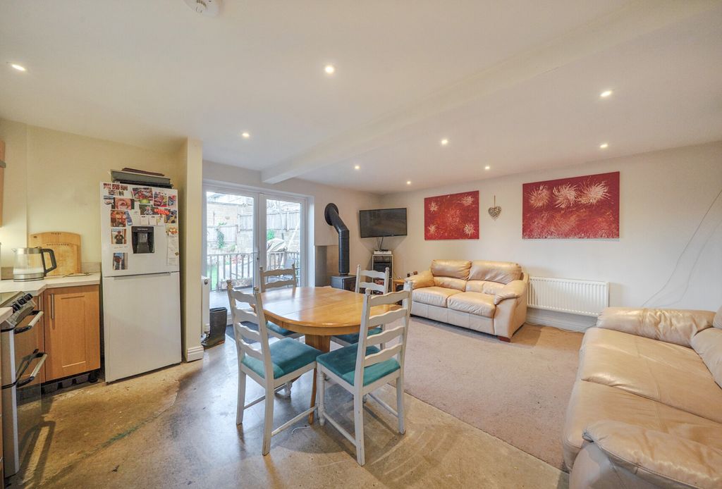 Property photo 3 of 21 1386025-11-692F17...