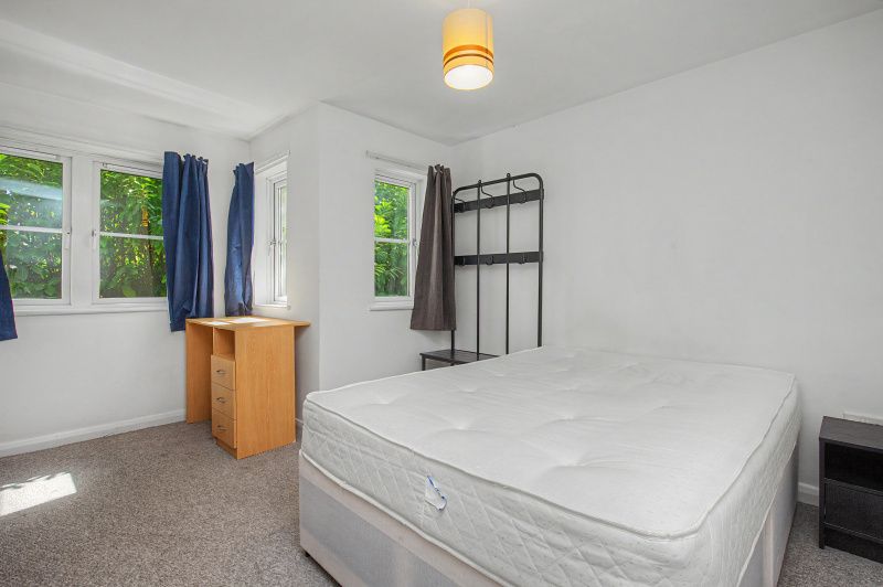 Property photo 3 of 10 Bedroom