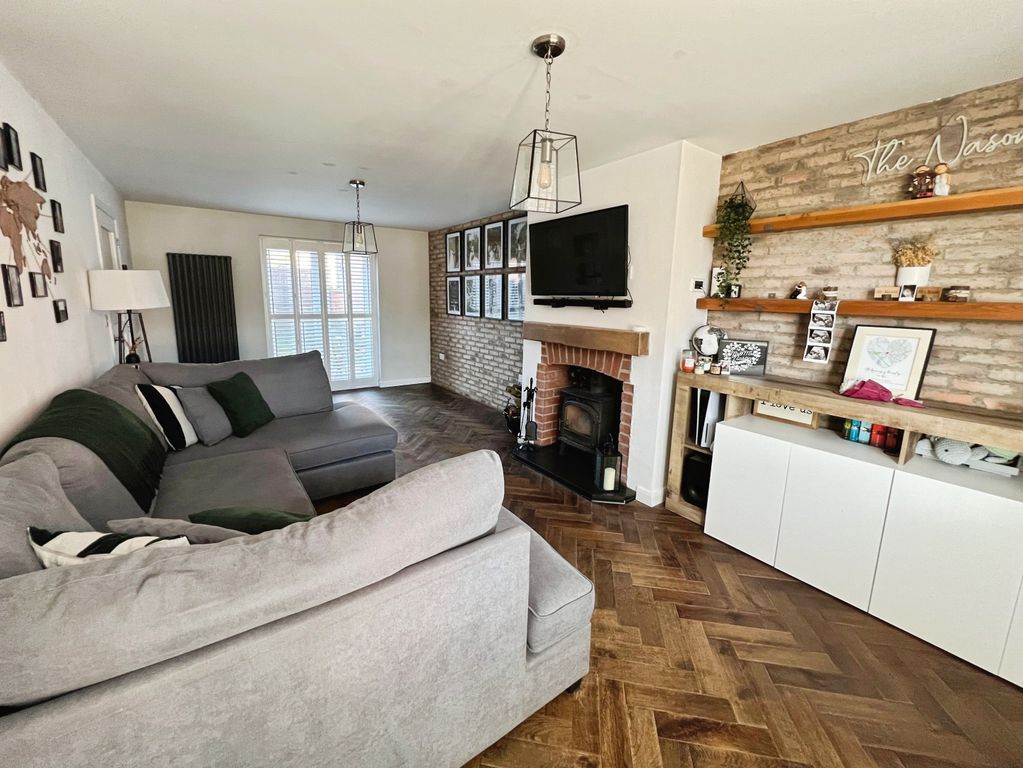 Property photo 3 of 20 Lounge