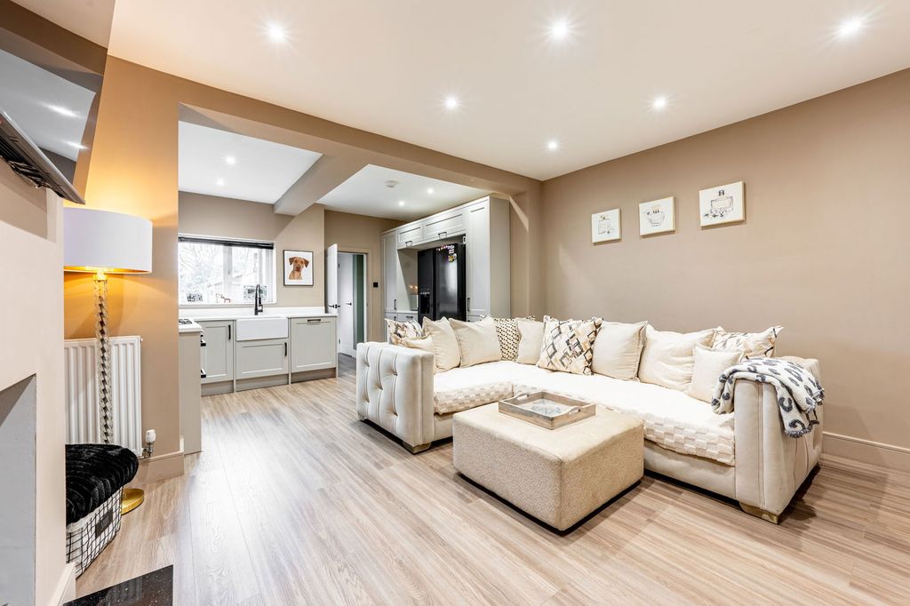 Property photo 2 of 21