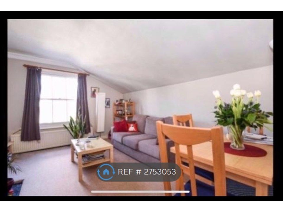 Property photo 1 of 6 Lounge