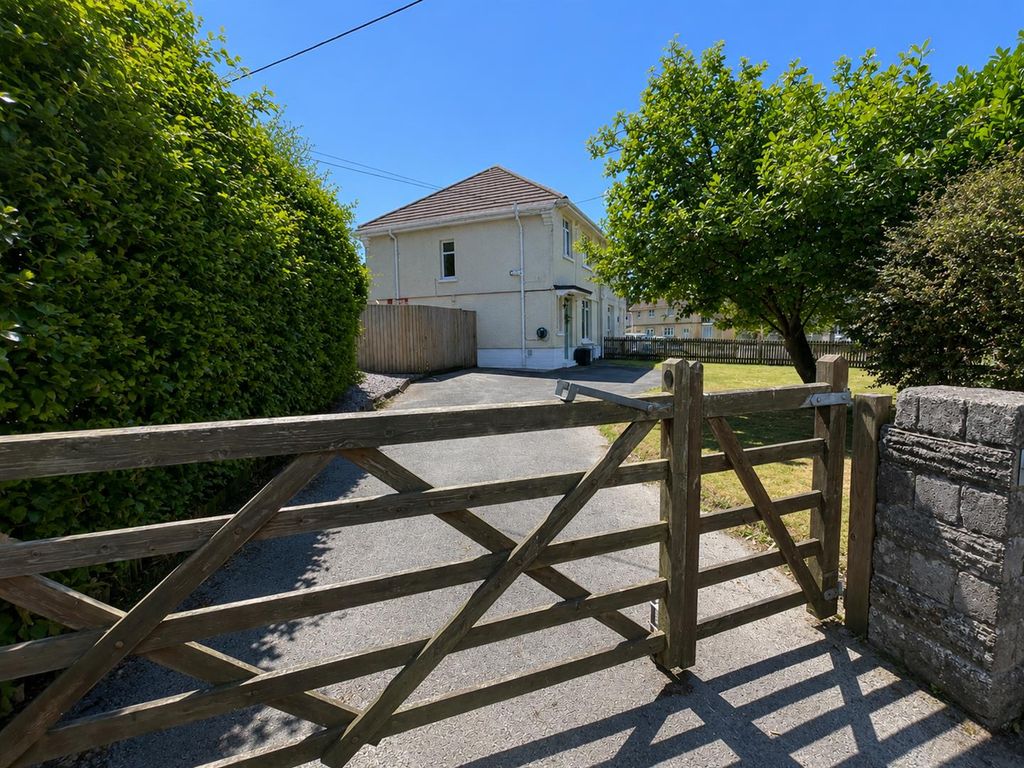 Property photo 2 of 21