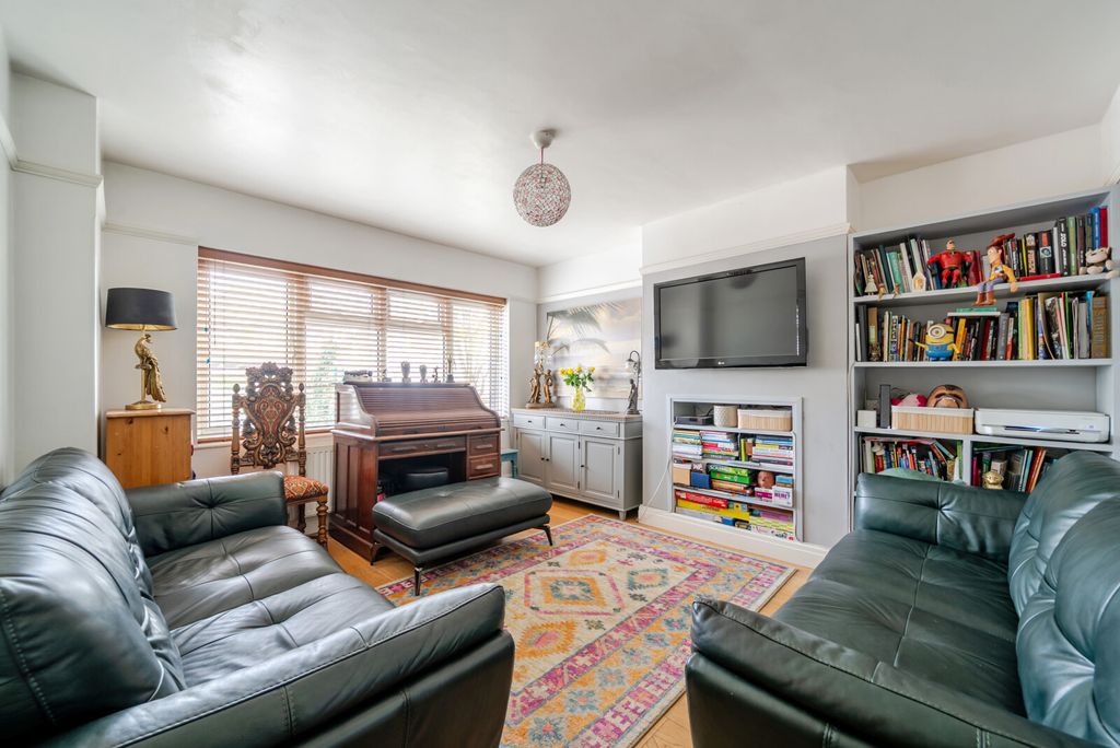 Property photo 3 of 16 1370712-15-6904Cb...