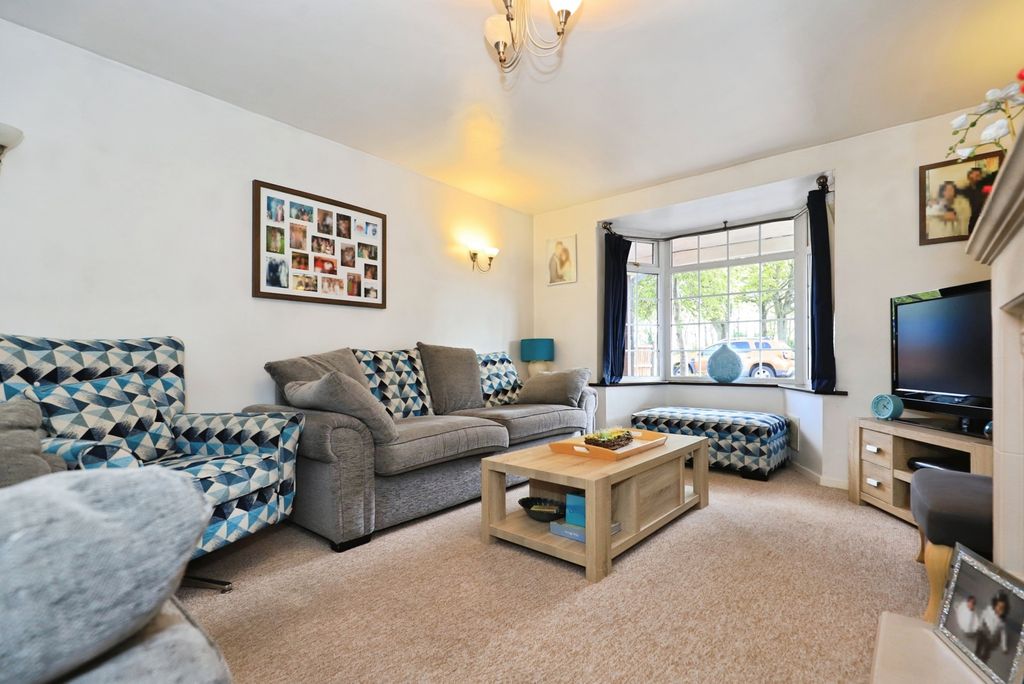 Property photo 2 of 20 Lounge