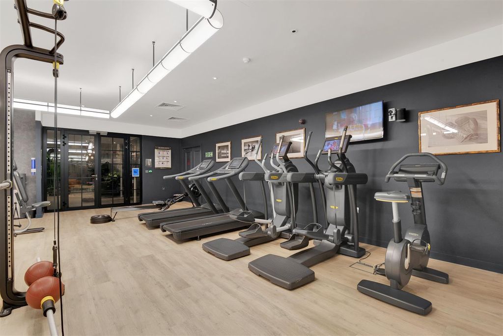 Property photo 2 of 60