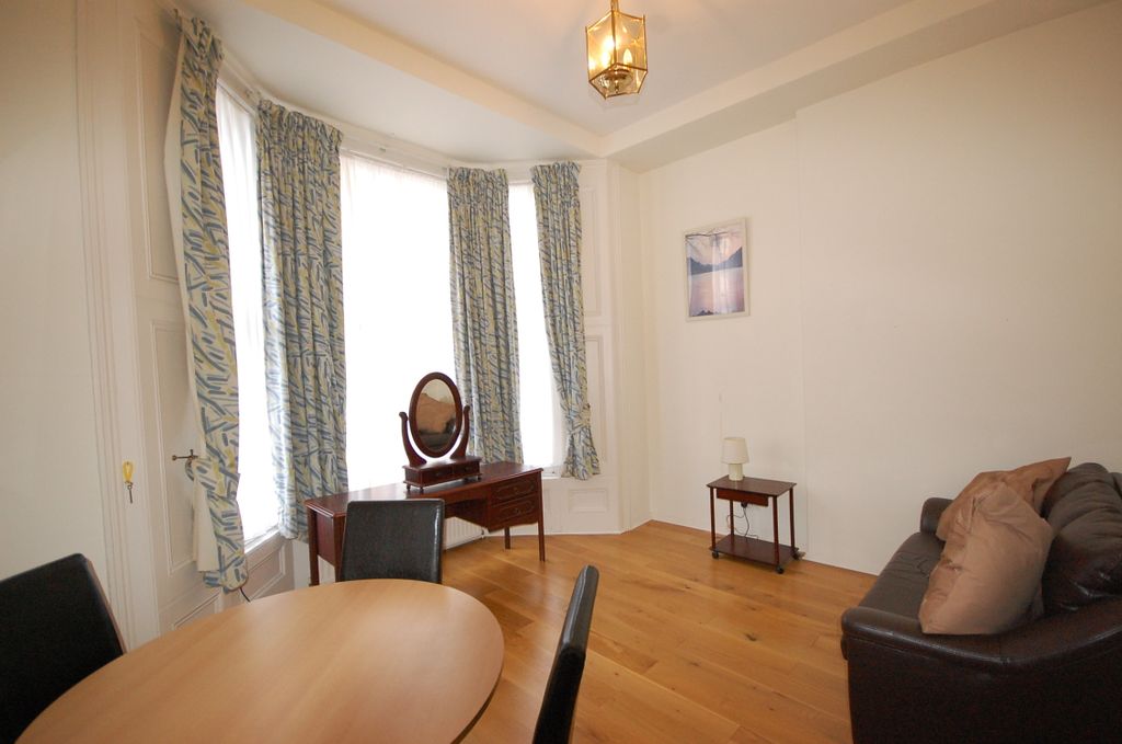 Property photo 1 of 6 Living Room