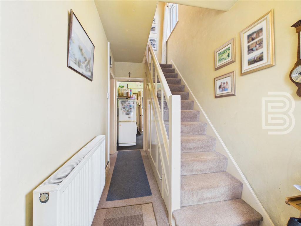 Property photo 3 of 14 Entrance Hall.Jpg