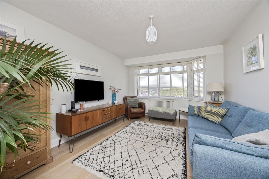 Property photo 2 of 18 Sitting Room