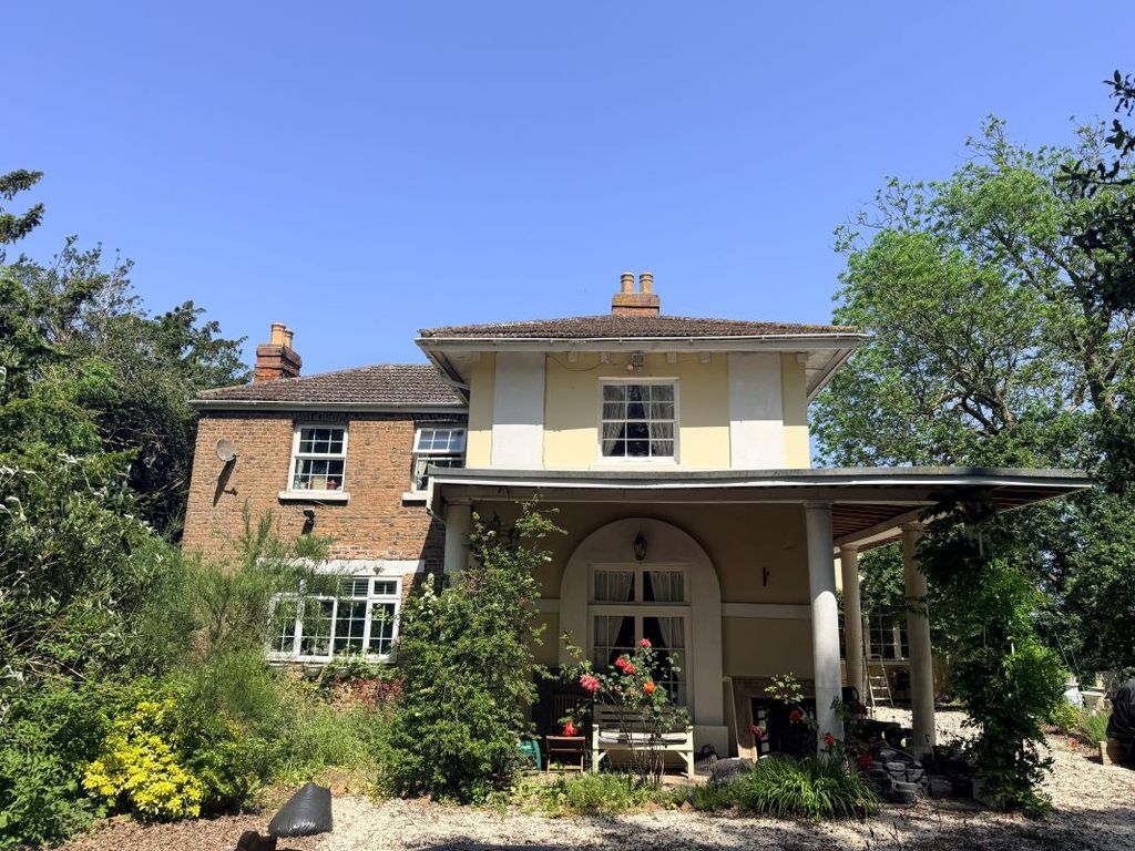 Property photo 1 of 32