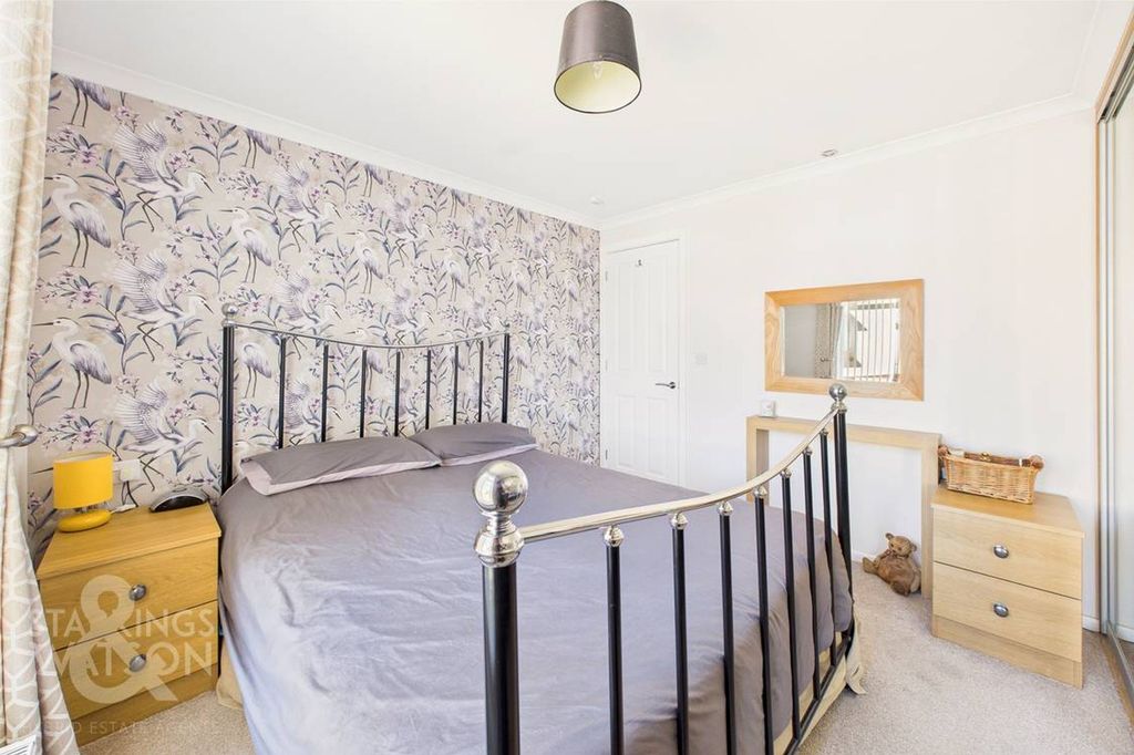 Property photo 3 of 18