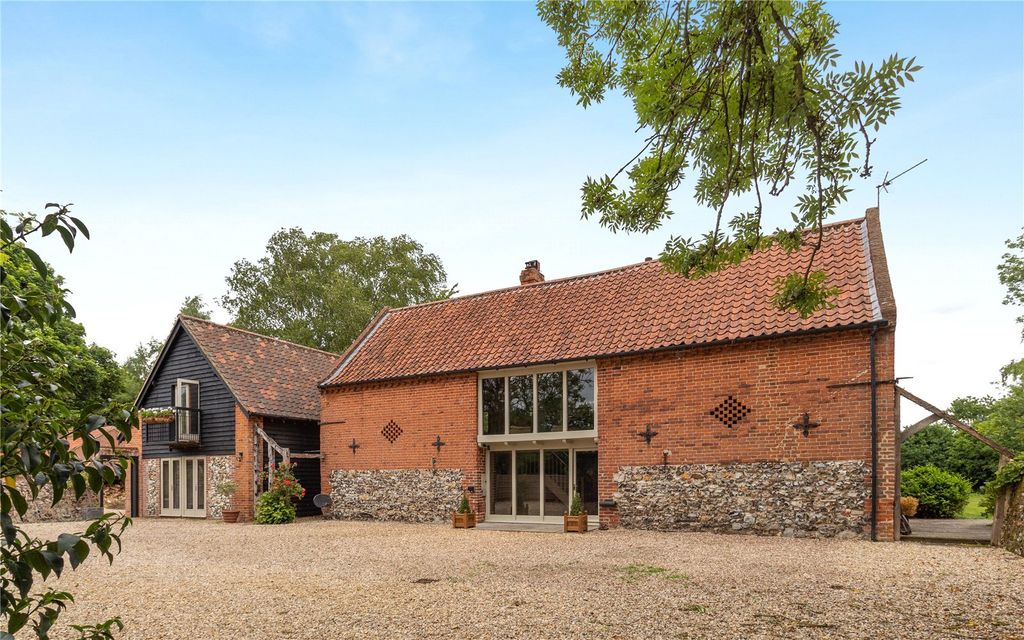 Property photo 1 of 25 Upgate Barn
