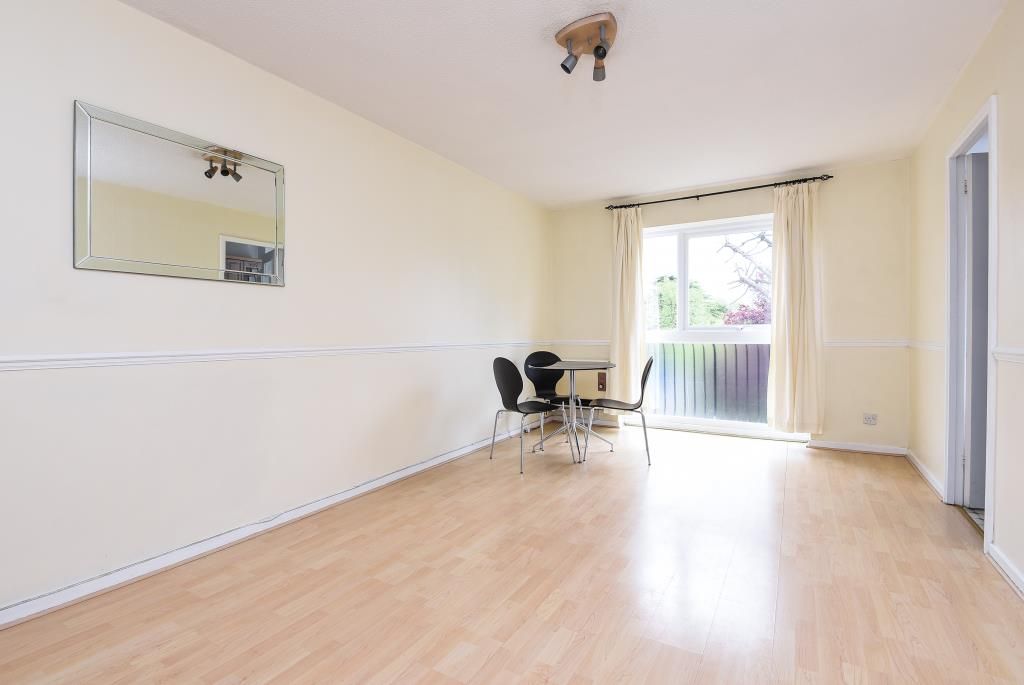 Property photo 3 of 9 Front Room