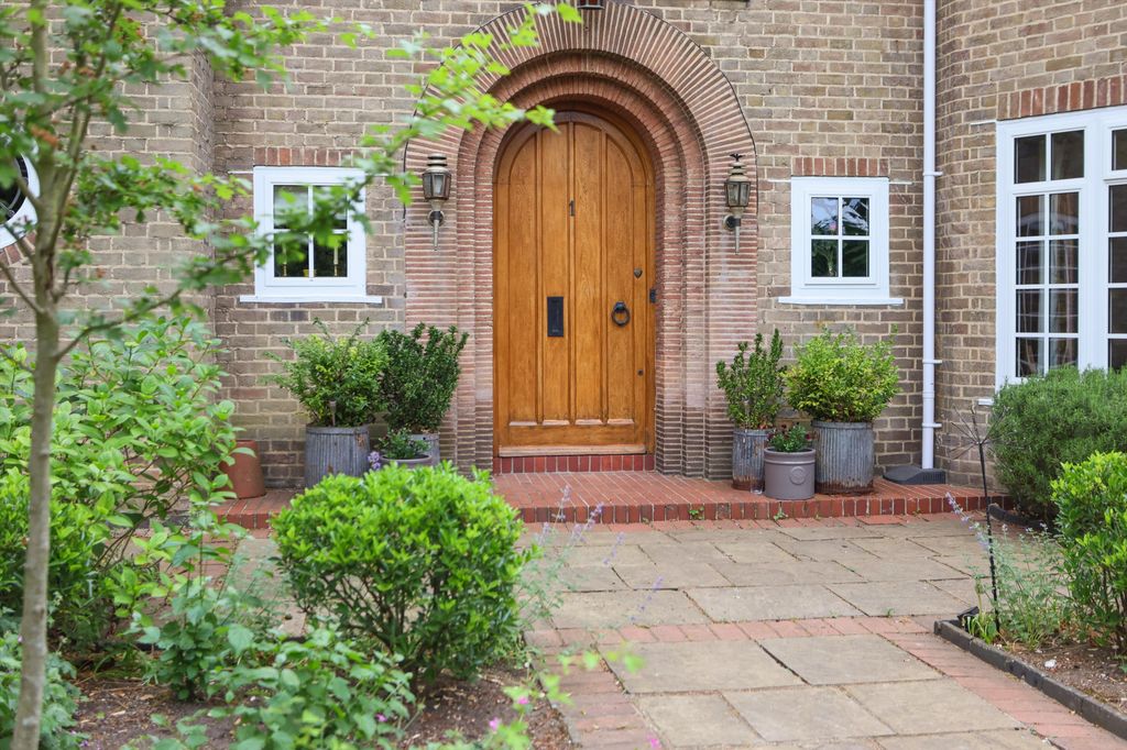 Property photo 2 of 32 Image