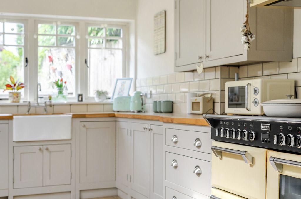 Property photo 3 of 18 1456215-43-6A05Ea...