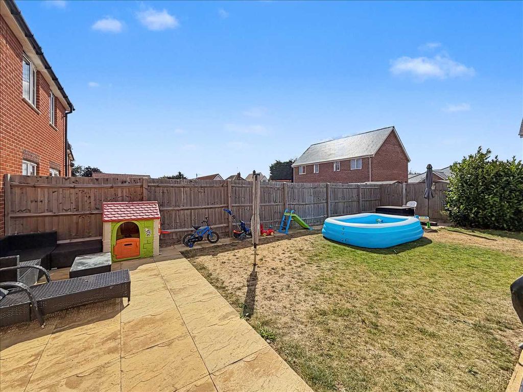 Property photo 2 of 21