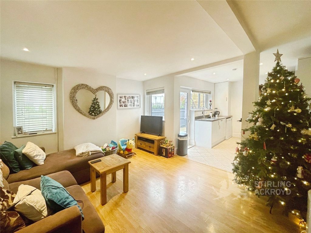 Property photo 1 of 12 Reception/Kitchen