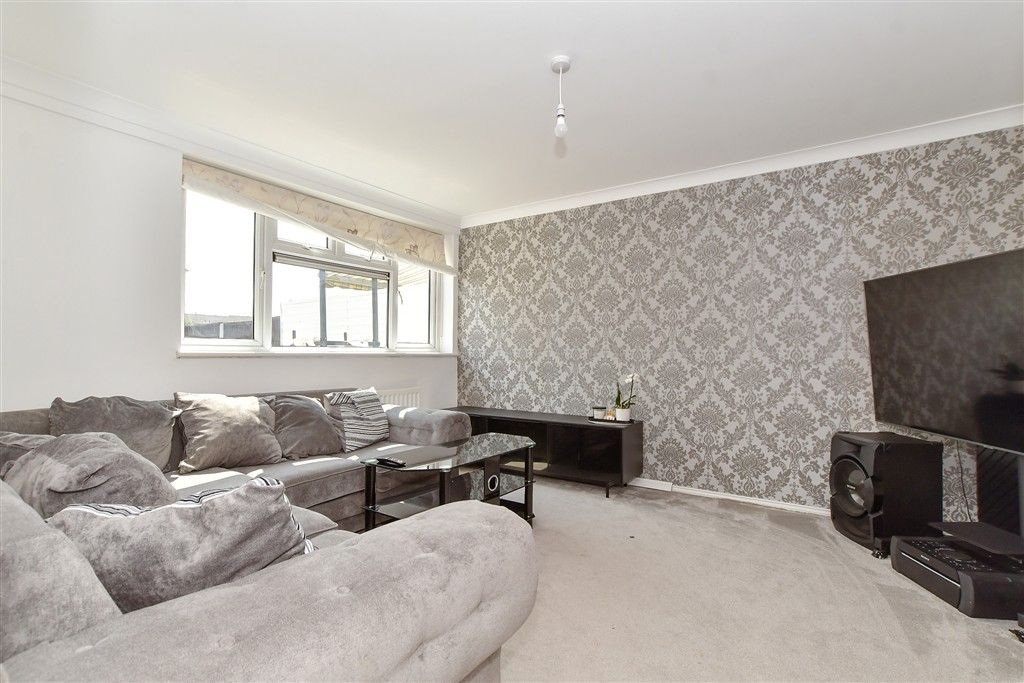 Property photo 3 of 10 Lounge