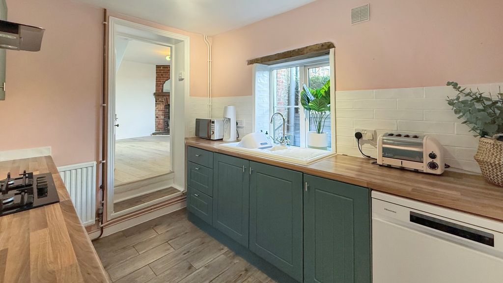 Property photo 3 of 12 Kitchen