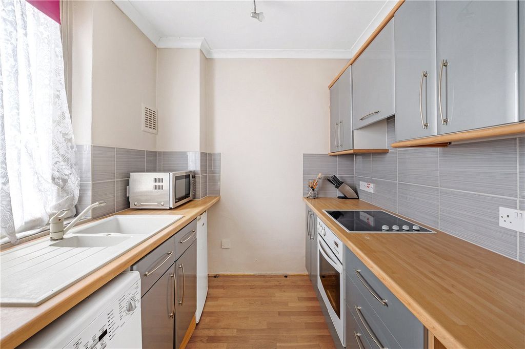 Property photo 3 of 7 Kitchen