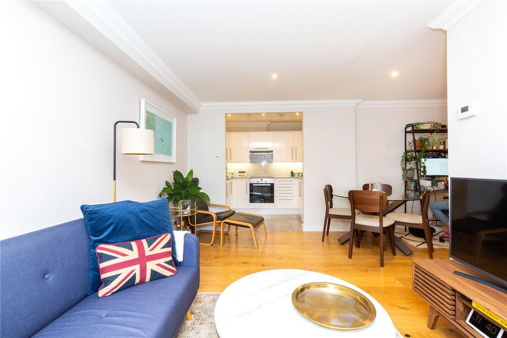 Property photo 2 of 12 Kitchen/ Reception