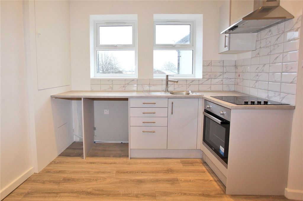 Property photo 3 of 7 Kitchen