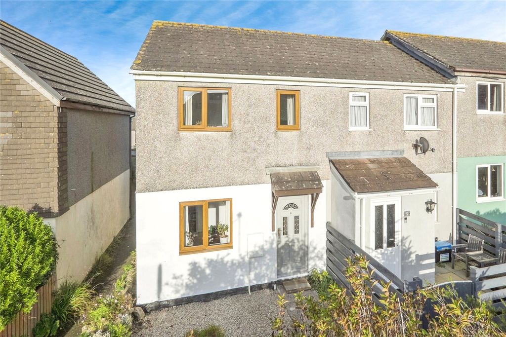 Property photo 1 of 17 8 Stennack Parc