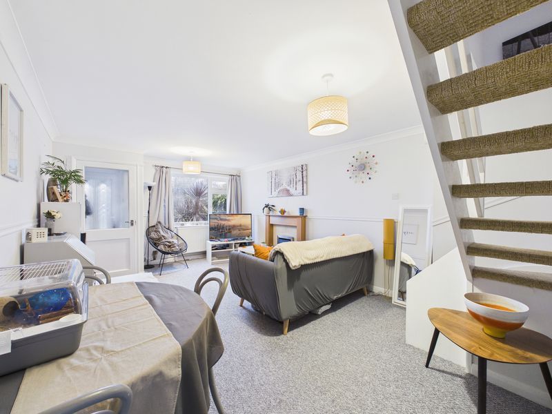 Property photo 3 of 11 Lounge