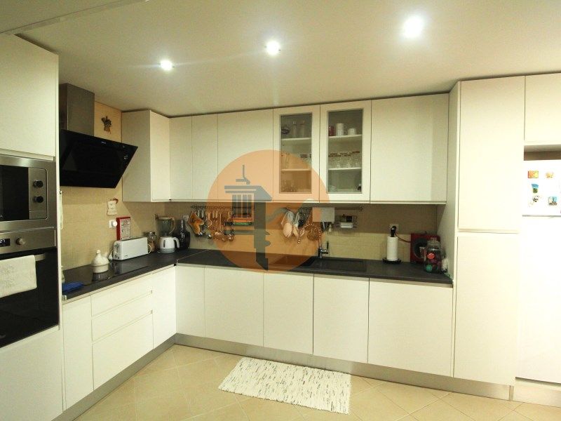 Property photo 2 of 33