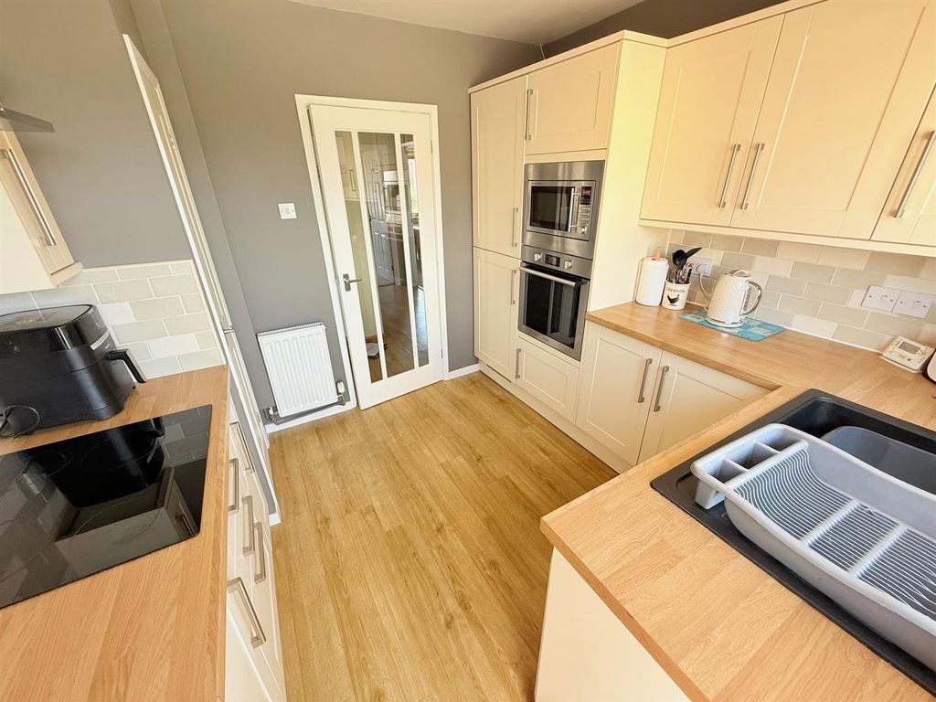 Property photo 2 of 17 Kitchen 3.Jpg